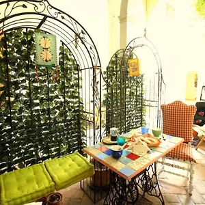 Apartment Hand Decorated House With Court